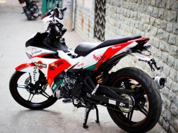 Bản độ Exciter 150 phong cách Ducati sở hữu 3 màu sắc chủ đạo: đỏ, xanh, trắng