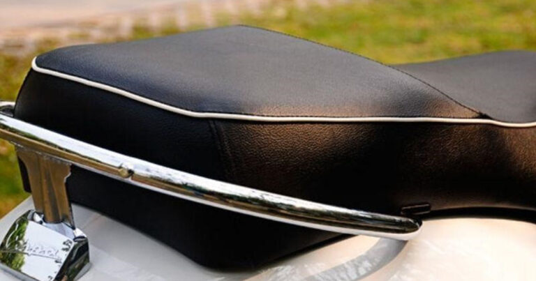 Yên xe máy bị dính sơn tẩy bằng cách nào?