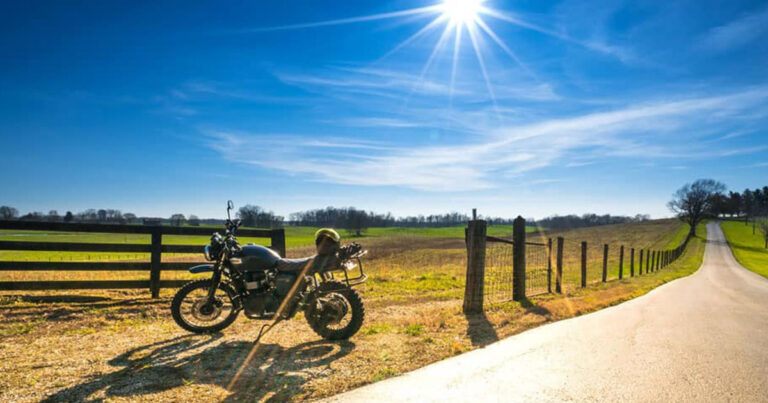 Mẹo bảo vệ yên xe máy tránh nắng hiệu quả