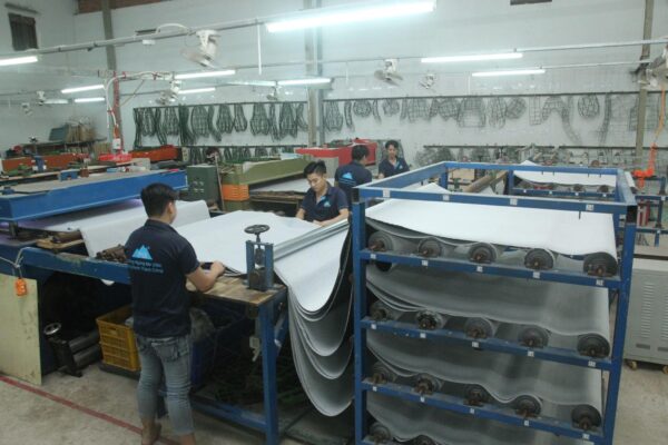 Xưởng sản xuất Yên Xe Phú Quang chuyên gia công yên độ, yên kiểu air blade các dòng