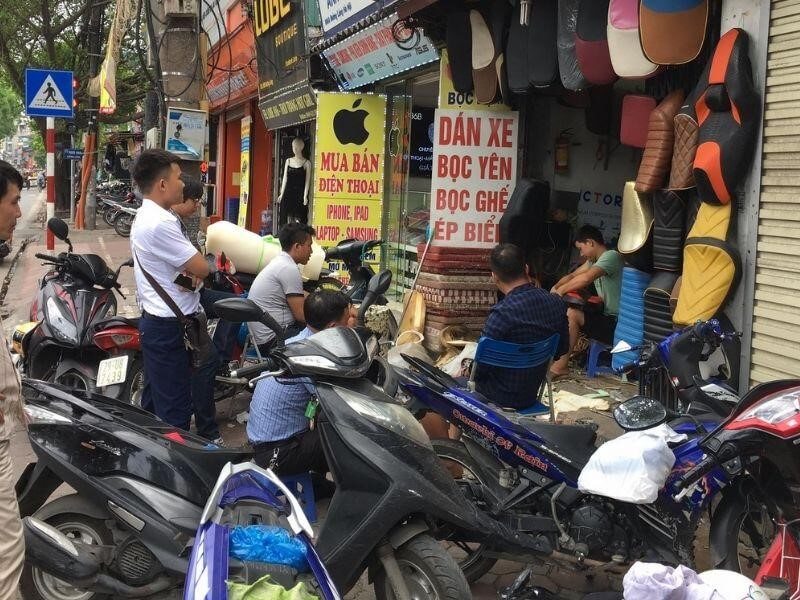 Cửa hàng thay bọc yên xe máy 301 Lê Quang Định.