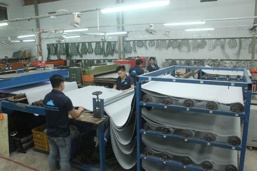 Xưởng sản xuất áo bọc yên xe máy Phú Quang.