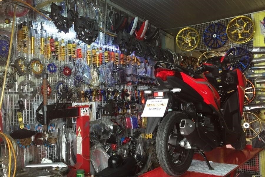 Cửa hàng bán phụ tùng xe máy Hương Dũ - Q. Tân Phú