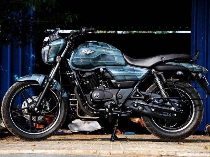 Mẫu xe moto Bajaj V15 ra mắt năm 2022 có giá bán từ 22 triệu đồng.
