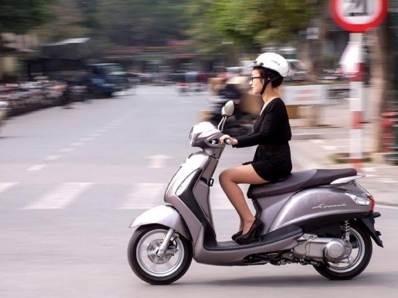 Độ yên xe giúp biker nữ dễ dàng làm chủ tay lái, kể cả khi điều khiển xe máy cao.