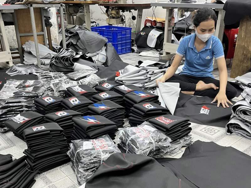 Xưởng sản xuất bọc yên xe máy Phú Quang cung cấp sỉ lẻ 450+ loại da yên.