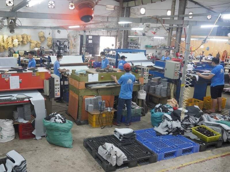 Yên Xe Phú Quang sở hữu xưởng quy mô lớn trên 1000m2, năng suất 2.400.000 sp/năm.