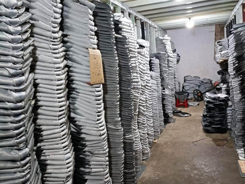 Yên Xe Phú Quang sản xuất và cung cấp cho thị trường 300+ loại da yên độ zin.
