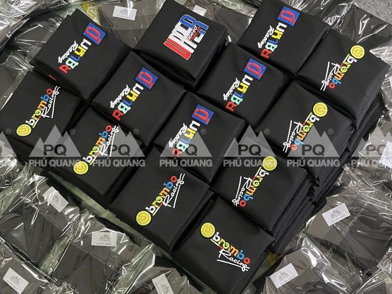 Da carbon nhám thêu thời trang tại xưởng bỏ mối bọc yên xe máy Phú Quang.