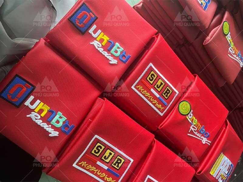 Bọc yên xe máy carbon nhám có sẵn số lượng lớn tại kho Phú Quang.