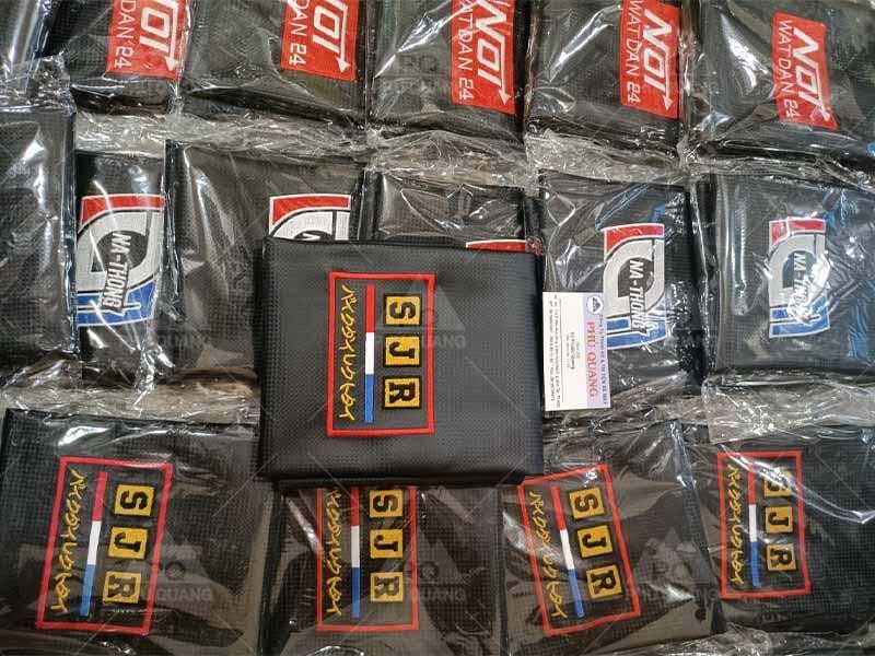 Bọc yên xe máy carbon 3D caro có sẵn số lượng lớn tại kho Phú Quang.