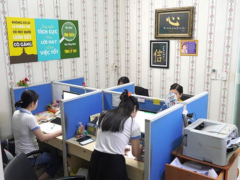 Bộ phận hỗ trợ khách sỉ chuyên nghiệp, đào tạo bài bản