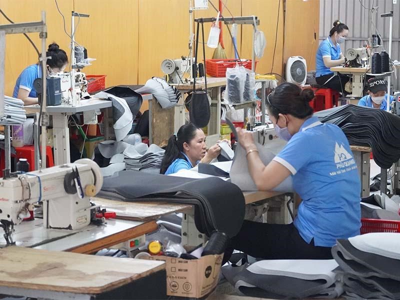 Công ty sản xuất bọc yên xe máy Phú Quang có hơn 12 năm kinh nghiệm sản xuất.