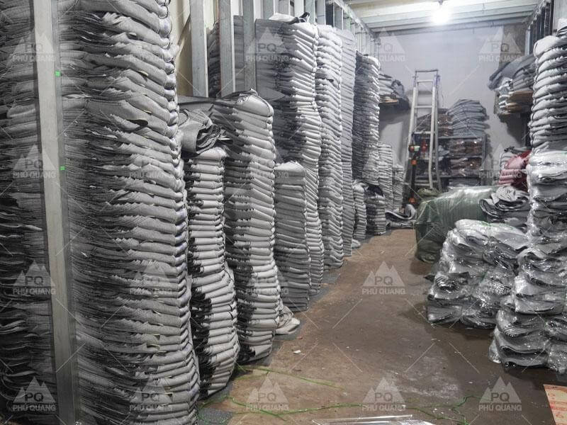 Quy mô kho lớn, hàng hóa dự trữ sẵn sàng giao nhanh toàn quốc.